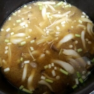 身体ポカポカ♡キノコの生姜味噌スープ